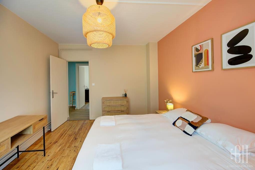 L'Oeillet - Place Plumereau Tours Extérieur photo